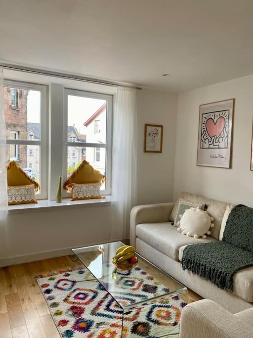 3-Bedroom Flat In The City Centre Next To The River Ness Inverness Exterior photo