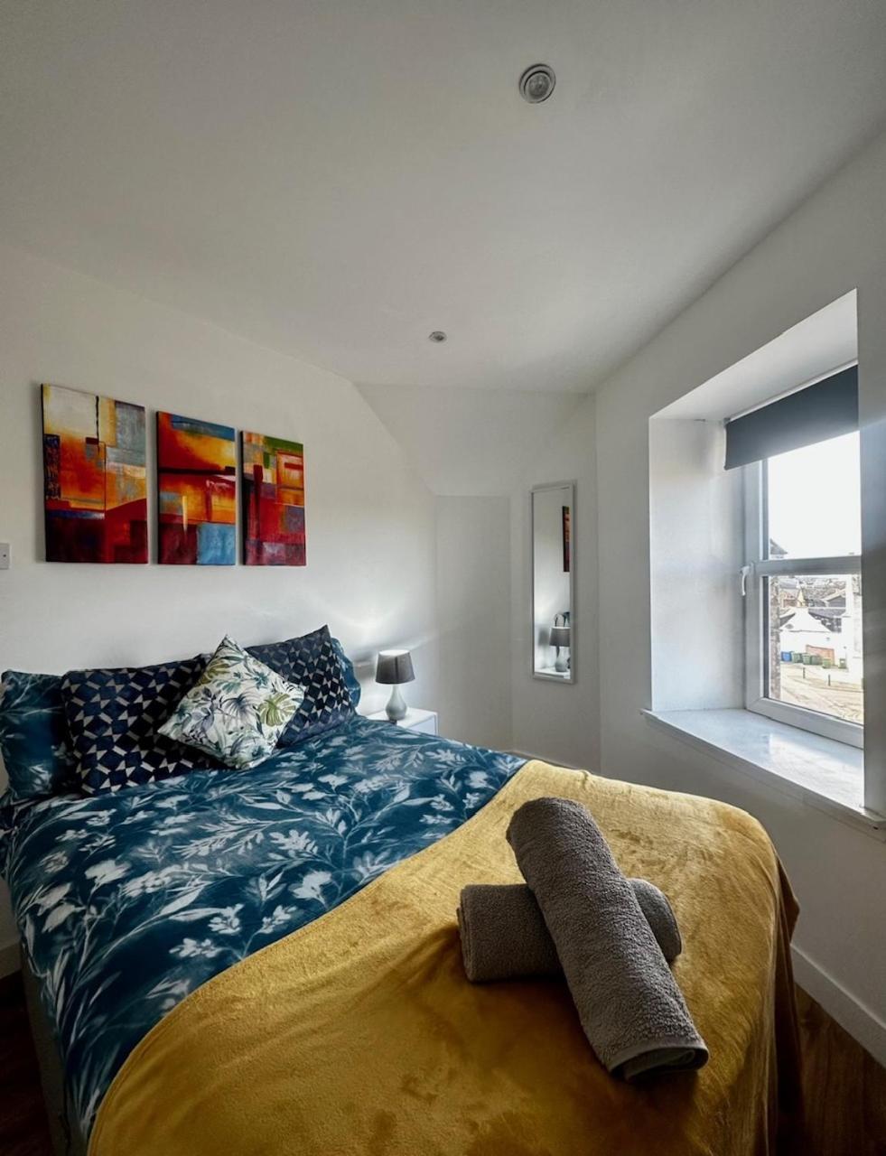 3-Bedroom Flat In The City Centre Next To The River Ness Inverness Exterior photo