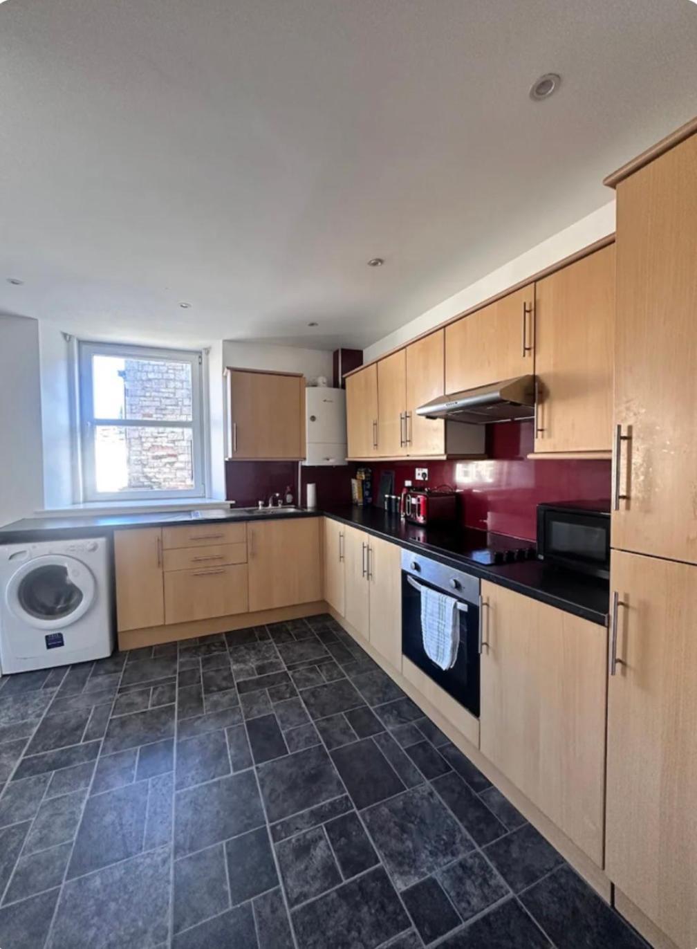 3-Bedroom Flat In The City Centre Next To The River Ness Inverness Exterior photo