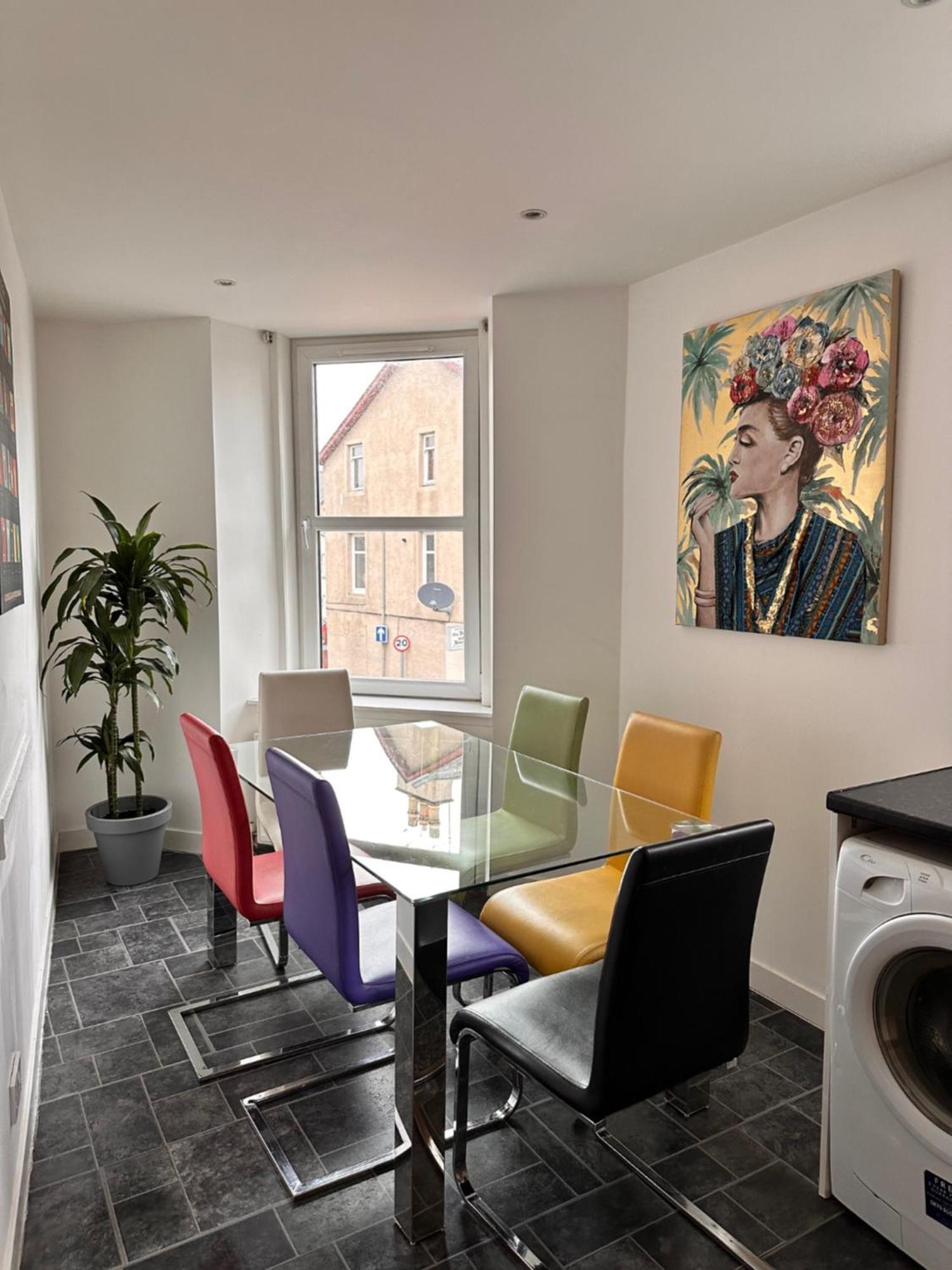 3-Bedroom Flat In The City Centre Next To The River Ness Inverness Exterior photo
